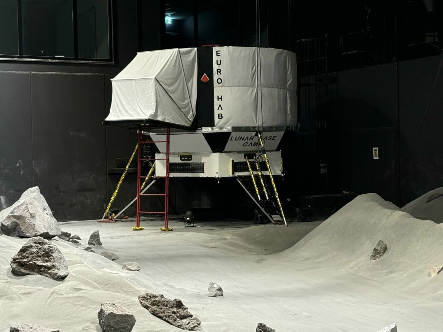 GNASSI_WEISS_THE BUNKER 00