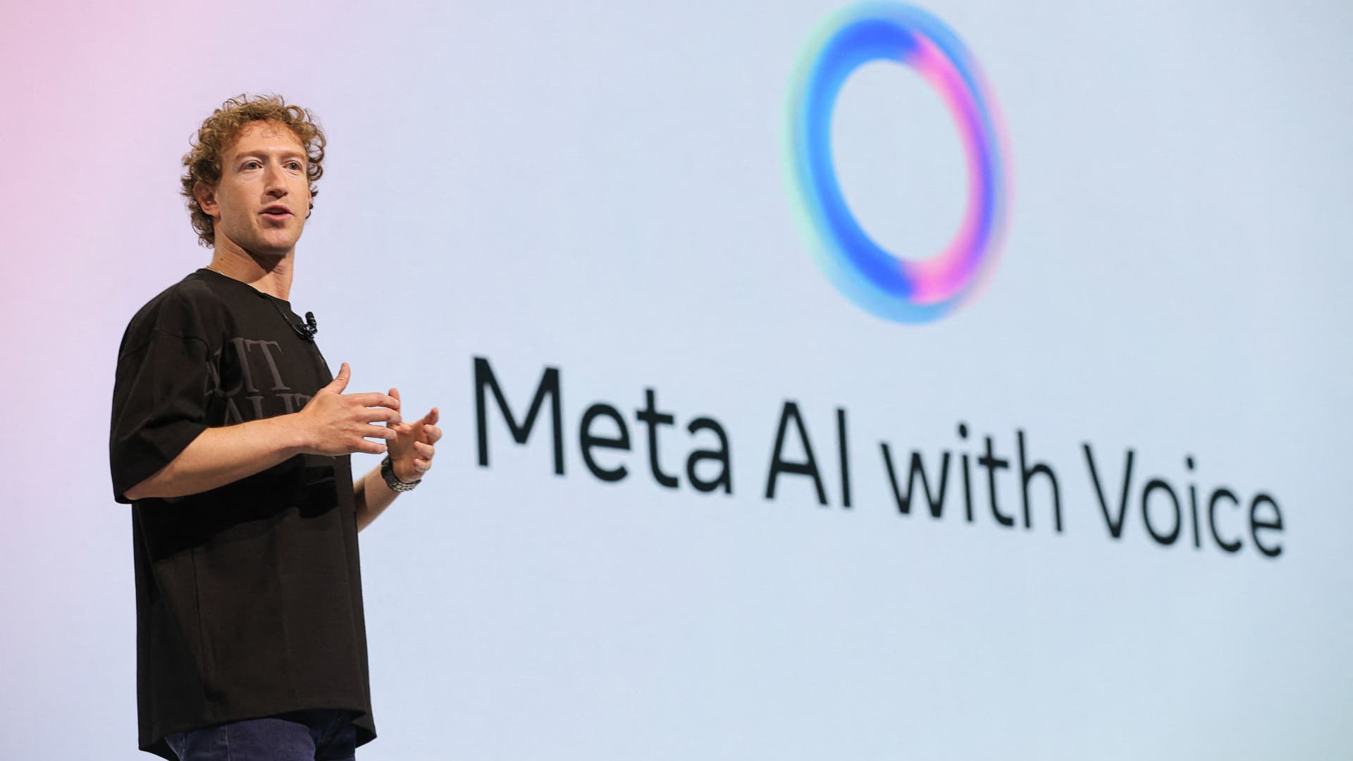 Mark Zuckerberg alla presentazione del sistema Meta AI