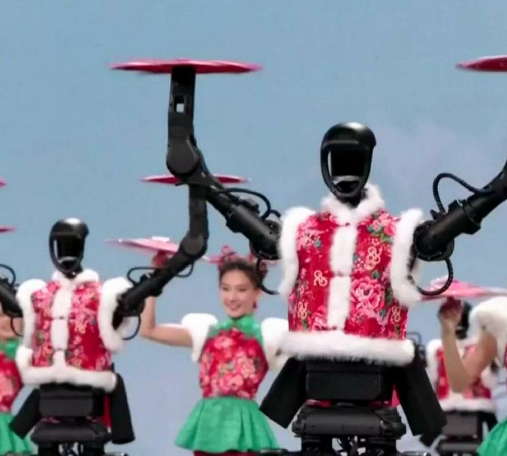 CAMILLAFATTICCIONI_FAREAST_ROBOT_01